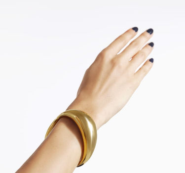 chunky asymetrical round closed bangle bracelet in gold