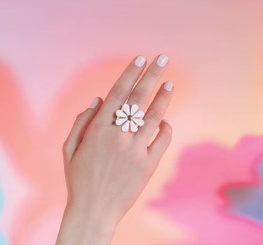 flower ring in gold and white